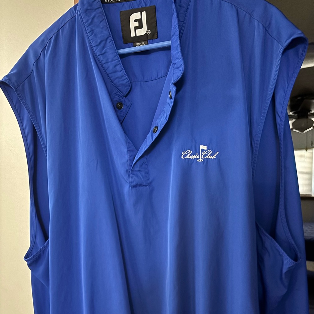 2x Royal Footjoy wind vest
